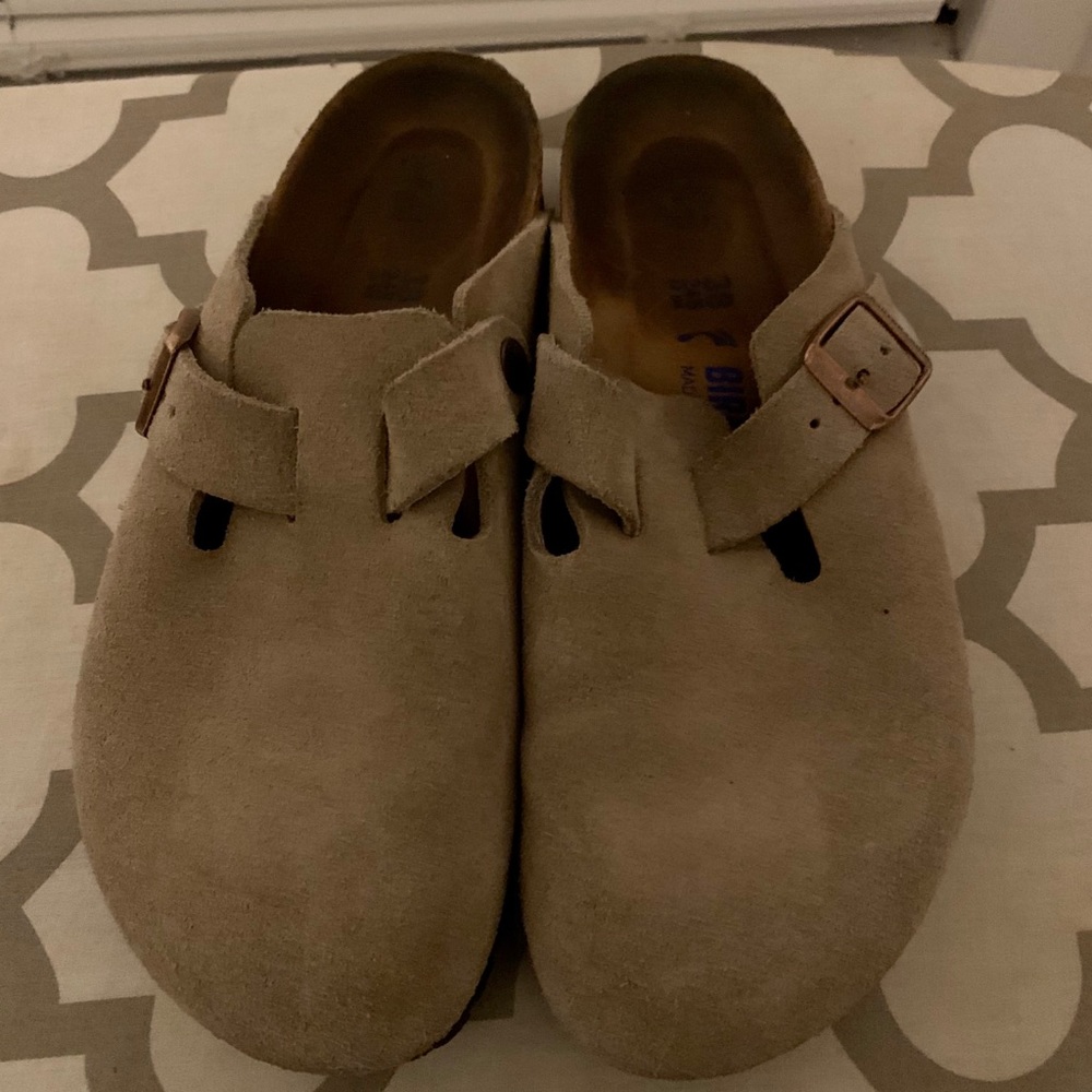 Birkenstock Size 38 Tan Slip On’s